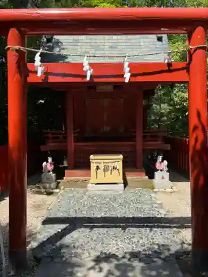 丸山稲荷社（鶴岡八幡宮）の{uncategorized: "未分類", other: "その他", undefined: "問題あり", building: "その他建物", grave: "お墓", sacred_gate: "鳥居", guardian: "狛犬", statue: "像", buddha: "仏像", history: "歴史", nature: "自然", garden: "庭園", animal: "動物", pagoda: "塔", temizu: "手水舎", mountain_gate: "山門・神門", sanctuary: "本殿・本堂", subordinate: "末社・摂社", art: "芸術", scenery: "景色", jizo: "地蔵", ema: "絵馬", goshuin: "御朱印", omikuji: "おみくじ", items: "授与品その他", amulet: "お守り", goshuincho: "御朱印帳", eats: "食事", festival: "お祭り", votive_dance: "神楽", shichigosan: "七五三参", wedding: "結婚式", experience: "体験その他", initially: "初詣", around: "周辺", anti_infection: "感染症対策"}
