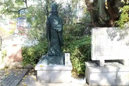 真田山 三光神社の像