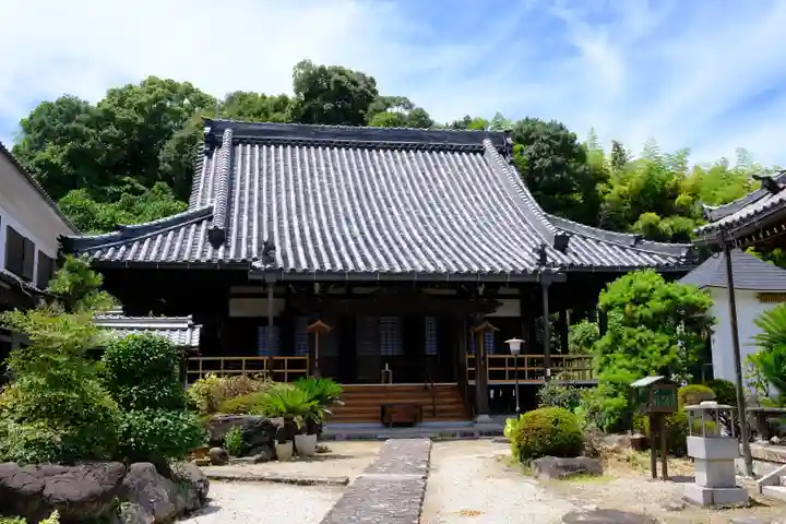 向原寺の本殿・本堂