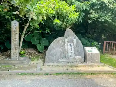 斎場御嶽の{uncategorized: "未分類", other: "その他", undefined: "問題あり", building: "その他建物", grave: "お墓", sacred_gate: "鳥居", guardian: "狛犬", statue: "像", buddha: "仏像", history: "歴史", nature: "自然", garden: "庭園", animal: "動物", pagoda: "塔", temizu: "手水舎", mountain_gate: "山門・神門", sanctuary: "本殿・本堂", subordinate: "末社・摂社", art: "芸術", scenery: "景色", jizo: "地蔵", ema: "絵馬", goshuin: "御朱印", omikuji: "おみくじ", items: "授与品その他", amulet: "お守り", goshuincho: "御朱印帳", eats: "食事", festival: "お祭り", votive_dance: "神楽", shichigosan: "七五三参", wedding: "結婚式", experience: "体験その他", initially: "初詣", around: "周辺", anti_infection: "感染症対策"}