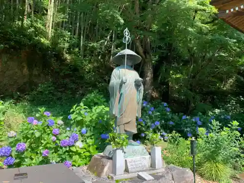 普門寺(切り絵御朱印発祥の寺)の像