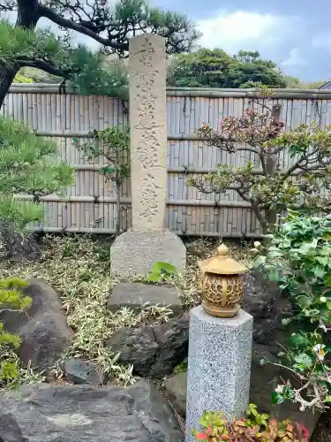 日蓮宗龍口山本龍寺の{uncategorized: "未分類", other: "その他", undefined: "問題あり", building: "その他建物", grave: "お墓", sacred_gate: "鳥居", guardian: "狛犬", statue: "像", buddha: "仏像", history: "歴史", nature: "自然", garden: "庭園", animal: "動物", pagoda: "塔", temizu: "手水舎", mountain_gate: "山門・神門", sanctuary: "本殿・本堂", subordinate: "末社・摂社", art: "芸術", scenery: "景色", jizo: "地蔵", ema: "絵馬", goshuin: "御朱印", omikuji: "おみくじ", items: "授与品その他", amulet: "お守り", goshuincho: "御朱印帳", eats: "食事", festival: "お祭り", votive_dance: "神楽", shichigosan: "七五三参", wedding: "結婚式", experience: "体験その他", initially: "初詣", around: "周辺", anti_infection: "感染症対策"}