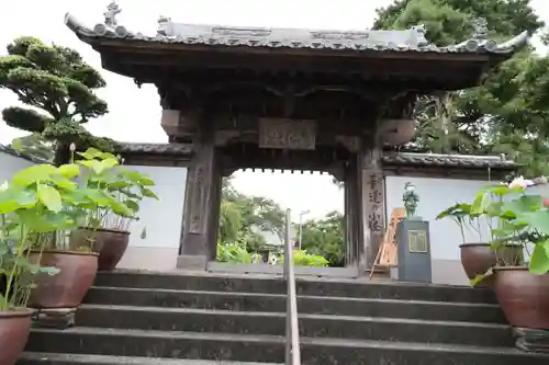 香勝寺の山門・神門