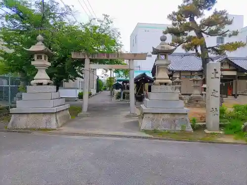 土之社の鳥居