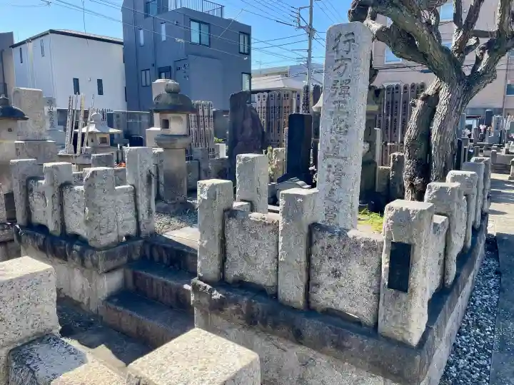 円頓寺の{uncategorized: "未分類", other: "その他", undefined: "問題あり", building: "その他建物", grave: "お墓", sacred_gate: "鳥居", guardian: "狛犬", statue: "像", buddha: "仏像", history: "歴史", nature: "自然", garden: "庭園", animal: "動物", pagoda: "塔", temizu: "手水舎", mountain_gate: "山門・神門", sanctuary: "本殿・本堂", subordinate: "末社・摂社", art: "芸術", scenery: "景色", jizo: "地蔵", ema: "絵馬", goshuin: "御朱印", omikuji: "おみくじ", items: "授与品その他", amulet: "お守り", goshuincho: "御朱印帳", eats: "食事", festival: "お祭り", votive_dance: "神楽", shichigosan: "七五三参", wedding: "結婚式", experience: "体験その他", initially: "初詣", around: "周辺", anti_infection: "感染症対策"}