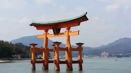 厳島神社の鳥居