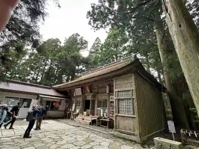 砥鹿神社(奥宮)の{uncategorized: "未分類", other: "その他", undefined: "問題あり", building: "その他建物", grave: "お墓", sacred_gate: "鳥居", guardian: "狛犬", statue: "像", buddha: "仏像", history: "歴史", nature: "自然", garden: "庭園", animal: "動物", pagoda: "塔", temizu: "手水舎", mountain_gate: "山門・神門", sanctuary: "本殿・本堂", subordinate: "末社・摂社", art: "芸術", scenery: "景色", jizo: "地蔵", ema: "絵馬", goshuin: "御朱印", omikuji: "おみくじ", items: "授与品その他", amulet: "お守り", goshuincho: "御朱印帳", eats: "食事", festival: "お祭り", votive_dance: "神楽", shichigosan: "七五三参", wedding: "結婚式", experience: "体験その他", initially: "初詣", around: "周辺", anti_infection: "感染症対策"}