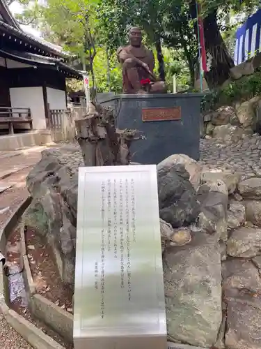 安居神社の像