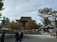 金峯山寺の{uncategorized: "未分類", other: "その他", undefined: "問題あり", building: "その他建物", grave: "お墓", sacred_gate: "鳥居", guardian: "狛犬", statue: "像", buddha: "仏像", history: "歴史", nature: "自然", garden: "庭園", animal: "動物", pagoda: "塔", temizu: "手水舎", mountain_gate: "山門・神門", sanctuary: "本殿・本堂", subordinate: "末社・摂社", art: "芸術", scenery: "景色", jizo: "地蔵", ema: "絵馬", goshuin: "御朱印", omikuji: "おみくじ", items: "授与品その他", amulet: "お守り", goshuincho: "御朱印帳", eats: "食事", festival: "お祭り", votive_dance: "神楽", shichigosan: "七五三参", wedding: "結婚式", experience: "体験その他", initially: "初詣", around: "周辺", anti_infection: "感染症対策"}