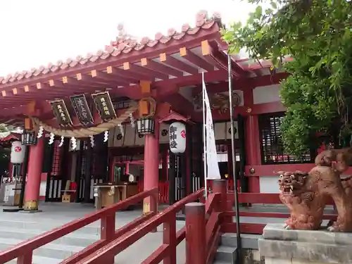 波上宮の本殿・本堂