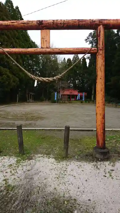 鎮守神社の鳥居
