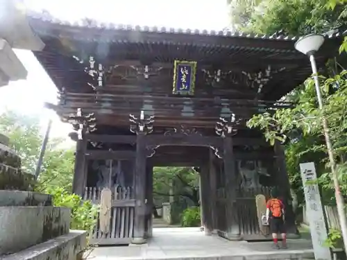朝護孫子寺の山門・神門
