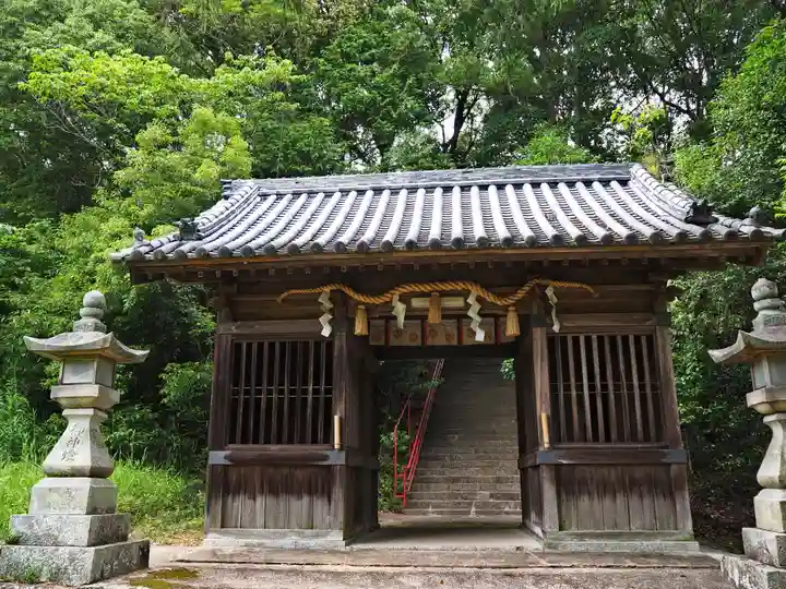 鴨部神社の山門・神門