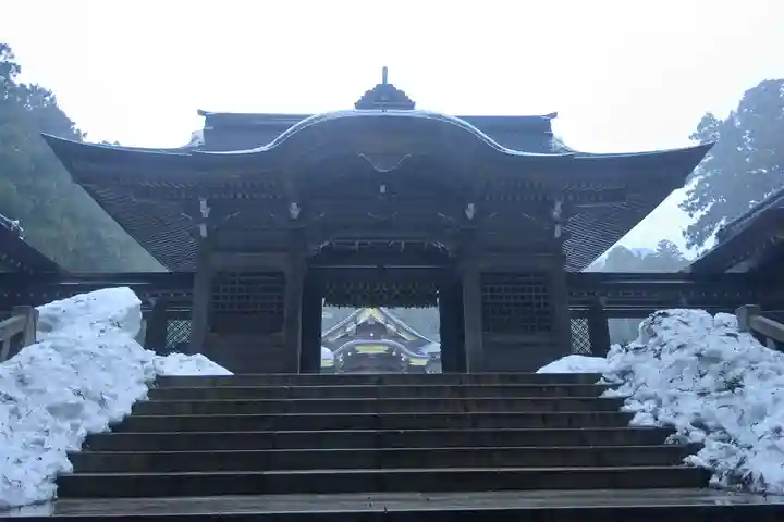 彌彦神社の山門・神門