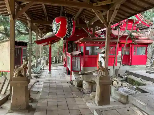 音次郎稲荷神社の{uncategorized: "未分類", other: "その他", undefined: "問題あり", building: "その他建物", grave: "お墓", sacred_gate: "鳥居", guardian: "狛犬", statue: "像", buddha: "仏像", history: "歴史", nature: "自然", garden: "庭園", animal: "動物", pagoda: "塔", temizu: "手水舎", mountain_gate: "山門・神門", sanctuary: "本殿・本堂", subordinate: "末社・摂社", art: "芸術", scenery: "景色", jizo: "地蔵", ema: "絵馬", goshuin: "御朱印", omikuji: "おみくじ", items: "授与品その他", amulet: "お守り", goshuincho: "御朱印帳", eats: "食事", festival: "お祭り", votive_dance: "神楽", shichigosan: "七五三参", wedding: "結婚式", experience: "体験その他", initially: "初詣", around: "周辺", anti_infection: "感染症対策"}