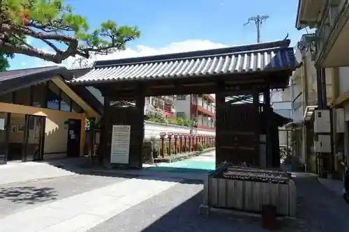 茨木神社の山門