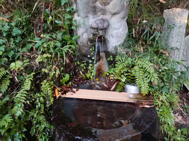 磯山弁財天の手水舎