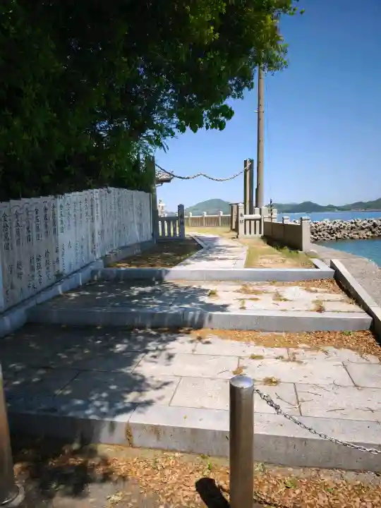 龍神社の{uncategorized: "未分類", other: "その他", undefined: "問題あり", building: "その他建物", grave: "お墓", sacred_gate: "鳥居", guardian: "狛犬", statue: "像", buddha: "仏像", history: "歴史", nature: "自然", garden: "庭園", animal: "動物", pagoda: "塔", temizu: "手水舎", mountain_gate: "山門・神門", sanctuary: "本殿・本堂", subordinate: "末社・摂社", art: "芸術", scenery: "景色", jizo: "地蔵", ema: "絵馬", goshuin: "御朱印", omikuji: "おみくじ", items: "授与品その他", amulet: "お守り", goshuincho: "御朱印帳", eats: "食事", festival: "お祭り", votive_dance: "神楽", shichigosan: "七五三参", wedding: "結婚式", experience: "体験その他", initially: "初詣", around: "周辺", anti_infection: "感染症対策"}