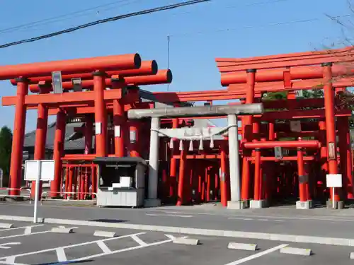 小泉稲荷神社の鳥居