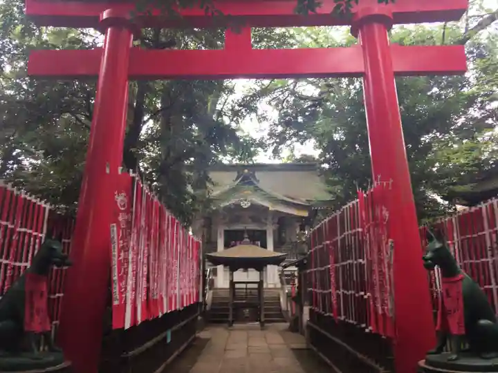 豊川稲荷東京別院の鳥居