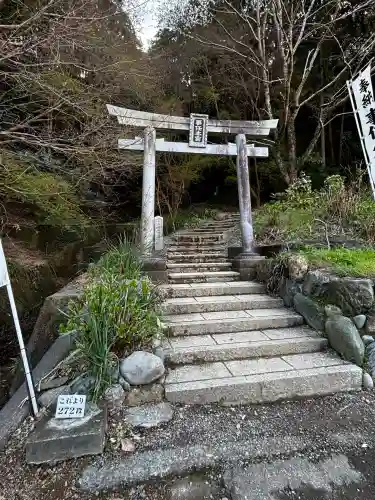 事任八幡宮の{uncategorized: "未分類", other: "その他", undefined: "問題あり", building: "その他建物", grave: "お墓", sacred_gate: "鳥居", guardian: "狛犬", statue: "像", buddha: "仏像", history: "歴史", nature: "自然", garden: "庭園", animal: "動物", pagoda: "塔", temizu: "手水舎", mountain_gate: "山門・神門", sanctuary: "本殿・本堂", subordinate: "末社・摂社", art: "芸術", scenery: "景色", jizo: "地蔵", ema: "絵馬", goshuin: "御朱印", omikuji: "おみくじ", items: "授与品その他", amulet: "お守り", goshuincho: "御朱印帳", eats: "食事", festival: "お祭り", votive_dance: "神楽", shichigosan: "七五三参", wedding: "結婚式", experience: "体験その他", initially: "初詣", around: "周辺", anti_infection: "感染症対策"}