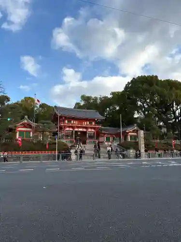 八坂神社(祇園さん)の{uncategorized: "未分類", other: "その他", undefined: "問題あり", building: "その他建物", grave: "お墓", sacred_gate: "鳥居", guardian: "狛犬", statue: "像", buddha: "仏像", history: "歴史", nature: "自然", garden: "庭園", animal: "動物", pagoda: "塔", temizu: "手水舎", mountain_gate: "山門・神門", sanctuary: "本殿・本堂", subordinate: "末社・摂社", art: "芸術", scenery: "景色", jizo: "地蔵", ema: "絵馬", goshuin: "御朱印", omikuji: "おみくじ", items: "授与品その他", amulet: "お守り", goshuincho: "御朱印帳", eats: "食事", festival: "お祭り", votive_dance: "神楽", shichigosan: "七五三参", wedding: "結婚式", experience: "体験その他", initially: "初詣", around: "周辺", anti_infection: "感染症対策"}