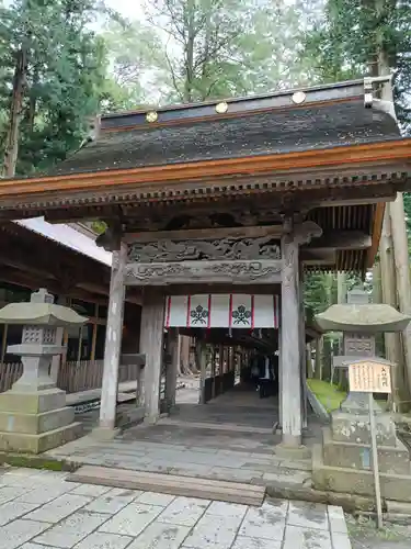 諏訪大社の山門・神門