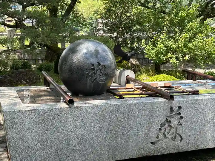 熊野本宮大社の{uncategorized: "未分類", other: "その他", undefined: "問題あり", building: "その他建物", grave: "お墓", sacred_gate: "鳥居", guardian: "狛犬", statue: "像", buddha: "仏像", history: "歴史", nature: "自然", garden: "庭園", animal: "動物", pagoda: "塔", temizu: "手水舎", mountain_gate: "山門・神門", sanctuary: "本殿・本堂", subordinate: "末社・摂社", art: "芸術", scenery: "景色", jizo: "地蔵", ema: "絵馬", goshuin: "御朱印", omikuji: "おみくじ", items: "授与品その他", amulet: "お守り", goshuincho: "御朱印帳", eats: "食事", festival: "お祭り", votive_dance: "神楽", shichigosan: "七五三参", wedding: "結婚式", experience: "体験その他", initially: "初詣", around: "周辺", anti_infection: "感染症対策"}