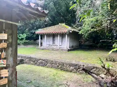 冨崎観音堂の{uncategorized: "未分類", other: "その他", undefined: "問題あり", building: "その他建物", grave: "お墓", sacred_gate: "鳥居", guardian: "狛犬", statue: "像", buddha: "仏像", history: "歴史", nature: "自然", garden: "庭園", animal: "動物", pagoda: "塔", temizu: "手水舎", mountain_gate: "山門・神門", sanctuary: "本殿・本堂", subordinate: "末社・摂社", art: "芸術", scenery: "景色", jizo: "地蔵", ema: "絵馬", goshuin: "御朱印", omikuji: "おみくじ", items: "授与品その他", amulet: "お守り", goshuincho: "御朱印帳", eats: "食事", festival: "お祭り", votive_dance: "神楽", shichigosan: "七五三参", wedding: "結婚式", experience: "体験その他", initially: "初詣", around: "周辺", anti_infection: "感染症対策"}