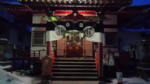 北見稲荷神社の{uncategorized: "未分類", other: "その他", undefined: "問題あり", building: "その他建物", grave: "お墓", sacred_gate: "鳥居", guardian: "狛犬", statue: "像", buddha: "仏像", history: "歴史", nature: "自然", garden: "庭園", animal: "動物", pagoda: "塔", temizu: "手水舎", mountain_gate: "山門・神門", sanctuary: "本殿・本堂", subordinate: "末社・摂社", art: "芸術", scenery: "景色", jizo: "地蔵", ema: "絵馬", goshuin: "御朱印", omikuji: "おみくじ", items: "授与品その他", amulet: "お守り", goshuincho: "御朱印帳", eats: "食事", festival: "お祭り", votive_dance: "神楽", shichigosan: "七五三参", wedding: "結婚式", experience: "体験その他", initially: "初詣", around: "周辺", anti_infection: "感染症対策"}