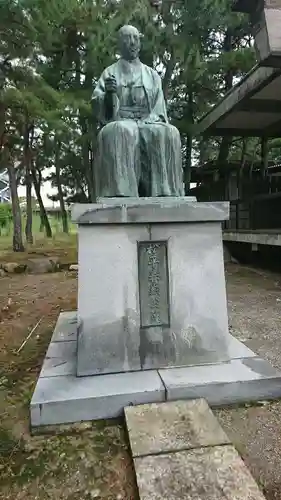 福井神社の像