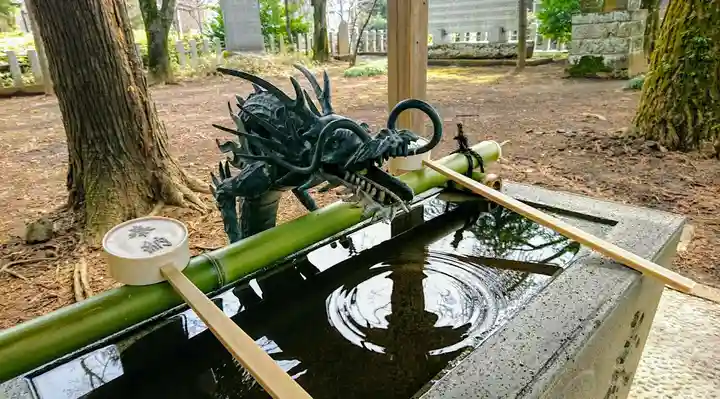 神明社の手水舎