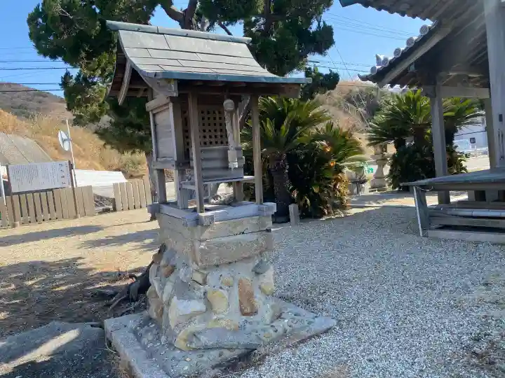 枯木神社の{uncategorized: "未分類", other: "その他", undefined: "問題あり", building: "その他建物", grave: "お墓", sacred_gate: "鳥居", guardian: "狛犬", statue: "像", buddha: "仏像", history: "歴史", nature: "自然", garden: "庭園", animal: "動物", pagoda: "塔", temizu: "手水舎", mountain_gate: "山門・神門", sanctuary: "本殿・本堂", subordinate: "末社・摂社", art: "芸術", scenery: "景色", jizo: "地蔵", ema: "絵馬", goshuin: "御朱印", omikuji: "おみくじ", items: "授与品その他", amulet: "お守り", goshuincho: "御朱印帳", eats: "食事", festival: "お祭り", votive_dance: "神楽", shichigosan: "七五三参", wedding: "結婚式", experience: "体験その他", initially: "初詣", around: "周辺", anti_infection: "感染症対策"}