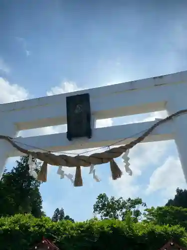 金蛇水神社の{uncategorized: "未分類", other: "その他", undefined: "問題あり", building: "その他建物", grave: "お墓", sacred_gate: "鳥居", guardian: "狛犬", statue: "像", buddha: "仏像", history: "歴史", nature: "自然", garden: "庭園", animal: "動物", pagoda: "塔", temizu: "手水舎", mountain_gate: "山門・神門", sanctuary: "本殿・本堂", subordinate: "末社・摂社", art: "芸術", scenery: "景色", jizo: "地蔵", ema: "絵馬", goshuin: "御朱印", omikuji: "おみくじ", items: "授与品その他", amulet: "お守り", goshuincho: "御朱印帳", eats: "食事", festival: "お祭り", votive_dance: "神楽", shichigosan: "七五三参", wedding: "結婚式", experience: "体験その他", initially: "初詣", around: "周辺", anti_infection: "感染症対策"}