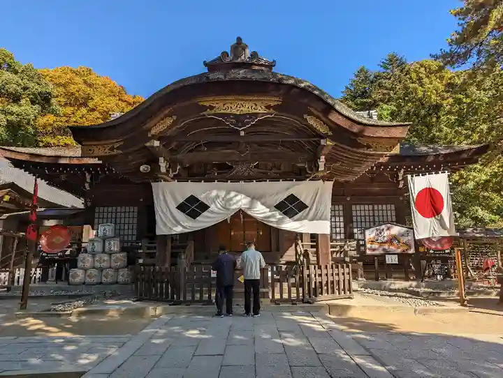 武田神社の本殿・本堂
