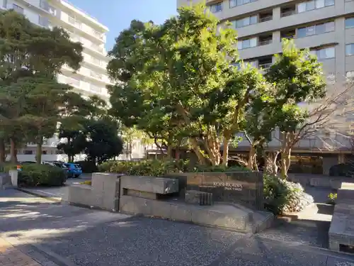 祠(極楽水)の自然