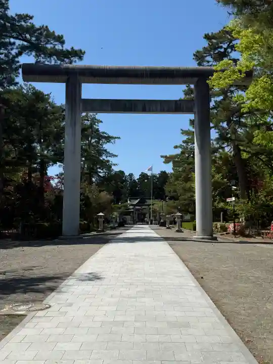荘内神社の{uncategorized: "未分類", other: "その他", undefined: "問題あり", building: "その他建物", grave: "お墓", sacred_gate: "鳥居", guardian: "狛犬", statue: "像", buddha: "仏像", history: "歴史", nature: "自然", garden: "庭園", animal: "動物", pagoda: "塔", temizu: "手水舎", mountain_gate: "山門・神門", sanctuary: "本殿・本堂", subordinate: "末社・摂社", art: "芸術", scenery: "景色", jizo: "地蔵", ema: "絵馬", goshuin: "御朱印", omikuji: "おみくじ", items: "授与品その他", amulet: "お守り", goshuincho: "御朱印帳", eats: "食事", festival: "お祭り", votive_dance: "神楽", shichigosan: "七五三参", wedding: "結婚式", experience: "体験その他", initially: "初詣", around: "周辺", anti_infection: "感染症対策"}