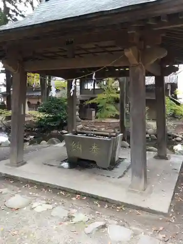大井俣窪八幡神社の手水舎