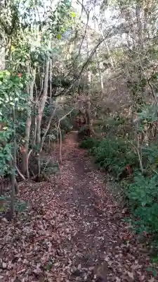 饒速日命墳墓の{uncategorized: "未分類", other: "その他", undefined: "問題あり", building: "その他建物", grave: "お墓", sacred_gate: "鳥居", guardian: "狛犬", statue: "像", buddha: "仏像", history: "歴史", nature: "自然", garden: "庭園", animal: "動物", pagoda: "塔", temizu: "手水舎", mountain_gate: "山門・神門", sanctuary: "本殿・本堂", subordinate: "末社・摂社", art: "芸術", scenery: "景色", jizo: "地蔵", ema: "絵馬", goshuin: "御朱印", omikuji: "おみくじ", items: "授与品その他", amulet: "お守り", goshuincho: "御朱印帳", eats: "食事", festival: "お祭り", votive_dance: "神楽", shichigosan: "七五三参", wedding: "結婚式", experience: "体験その他", initially: "初詣", around: "周辺", anti_infection: "感染症対策"}