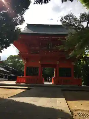 穴八幡宮の山門・神門