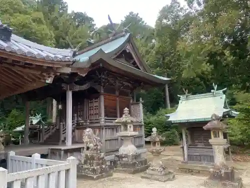 上田八幡神社の{uncategorized: "未分類", other: "その他", undefined: "問題あり", building: "その他建物", grave: "お墓", sacred_gate: "鳥居", guardian: "狛犬", statue: "像", buddha: "仏像", history: "歴史", nature: "自然", garden: "庭園", animal: "動物", pagoda: "塔", temizu: "手水舎", mountain_gate: "山門・神門", sanctuary: "本殿・本堂", subordinate: "末社・摂社", art: "芸術", scenery: "景色", jizo: "地蔵", ema: "絵馬", goshuin: "御朱印", omikuji: "おみくじ", items: "授与品その他", amulet: "お守り", goshuincho: "御朱印帳", eats: "食事", festival: "お祭り", votive_dance: "神楽", shichigosan: "七五三参", wedding: "結婚式", experience: "体験その他", initially: "初詣", around: "周辺", anti_infection: "感染症対策"}