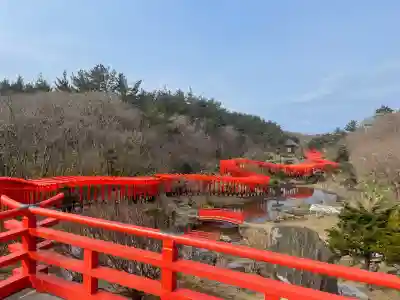 高山稲荷神社の{uncategorized: "未分類", other: "その他", undefined: "問題あり", building: "その他建物", grave: "お墓", sacred_gate: "鳥居", guardian: "狛犬", statue: "像", buddha: "仏像", history: "歴史", nature: "自然", garden: "庭園", animal: "動物", pagoda: "塔", temizu: "手水舎", mountain_gate: "山門・神門", sanctuary: "本殿・本堂", subordinate: "末社・摂社", art: "芸術", scenery: "景色", jizo: "地蔵", ema: "絵馬", goshuin: "御朱印", omikuji: "おみくじ", items: "授与品その他", amulet: "お守り", goshuincho: "御朱印帳", eats: "食事", festival: "お祭り", votive_dance: "神楽", shichigosan: "七五三参", wedding: "結婚式", experience: "体験その他", initially: "初詣", around: "周辺", anti_infection: "感染症対策"}