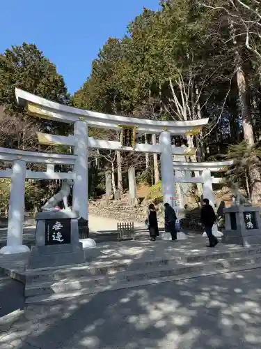 三峯神社の{uncategorized: "未分類", other: "その他", undefined: "問題あり", building: "その他建物", grave: "お墓", sacred_gate: "鳥居", guardian: "狛犬", statue: "像", buddha: "仏像", history: "歴史", nature: "自然", garden: "庭園", animal: "動物", pagoda: "塔", temizu: "手水舎", mountain_gate: "山門・神門", sanctuary: "本殿・本堂", subordinate: "末社・摂社", art: "芸術", scenery: "景色", jizo: "地蔵", ema: "絵馬", goshuin: "御朱印", omikuji: "おみくじ", items: "授与品その他", amulet: "お守り", goshuincho: "御朱印帳", eats: "食事", festival: "お祭り", votive_dance: "神楽", shichigosan: "七五三参", wedding: "結婚式", experience: "体験その他", initially: "初詣", around: "周辺", anti_infection: "感染症対策"}