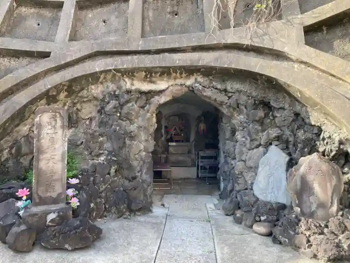 お穴さま(神奈川県)