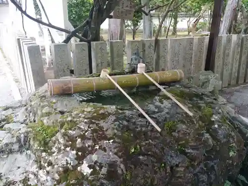 多田神社の手水舎