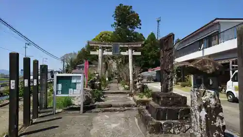 六條八幡宮の鳥居