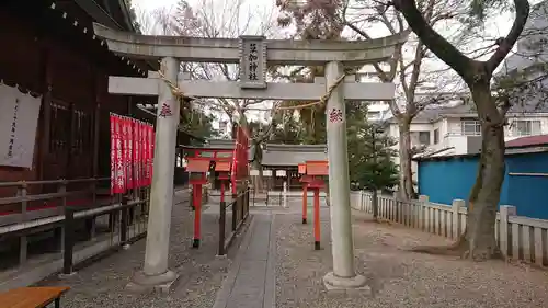 草加神社の鳥居