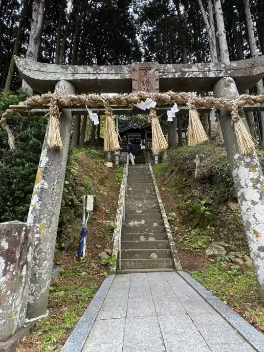 月讀神社の{uncategorized: "未分類", other: "その他", undefined: "問題あり", building: "その他建物", grave: "お墓", sacred_gate: "鳥居", guardian: "狛犬", statue: "像", buddha: "仏像", history: "歴史", nature: "自然", garden: "庭園", animal: "動物", pagoda: "塔", temizu: "手水舎", mountain_gate: "山門・神門", sanctuary: "本殿・本堂", subordinate: "末社・摂社", art: "芸術", scenery: "景色", jizo: "地蔵", ema: "絵馬", goshuin: "御朱印", omikuji: "おみくじ", items: "授与品その他", amulet: "お守り", goshuincho: "御朱印帳", eats: "食事", festival: "お祭り", votive_dance: "神楽", shichigosan: "七五三参", wedding: "結婚式", experience: "体験その他", initially: "初詣", around: "周辺", anti_infection: "感染症対策"}