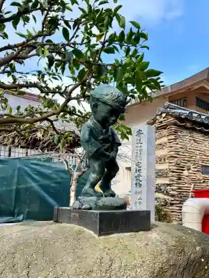 櫛田神社の{uncategorized: "未分類", other: "その他", undefined: "問題あり", building: "その他建物", grave: "お墓", sacred_gate: "鳥居", guardian: "狛犬", statue: "像", buddha: "仏像", history: "歴史", nature: "自然", garden: "庭園", animal: "動物", pagoda: "塔", temizu: "手水舎", mountain_gate: "山門・神門", sanctuary: "本殿・本堂", subordinate: "末社・摂社", art: "芸術", scenery: "景色", jizo: "地蔵", ema: "絵馬", goshuin: "御朱印", omikuji: "おみくじ", items: "授与品その他", amulet: "お守り", goshuincho: "御朱印帳", eats: "食事", festival: "お祭り", votive_dance: "神楽", shichigosan: "七五三参", wedding: "結婚式", experience: "体験その他", initially: "初詣", around: "周辺", anti_infection: "感染症対策"}