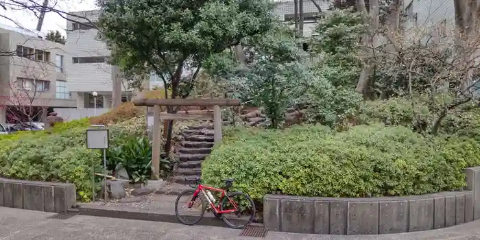 猿楽神社の鳥居